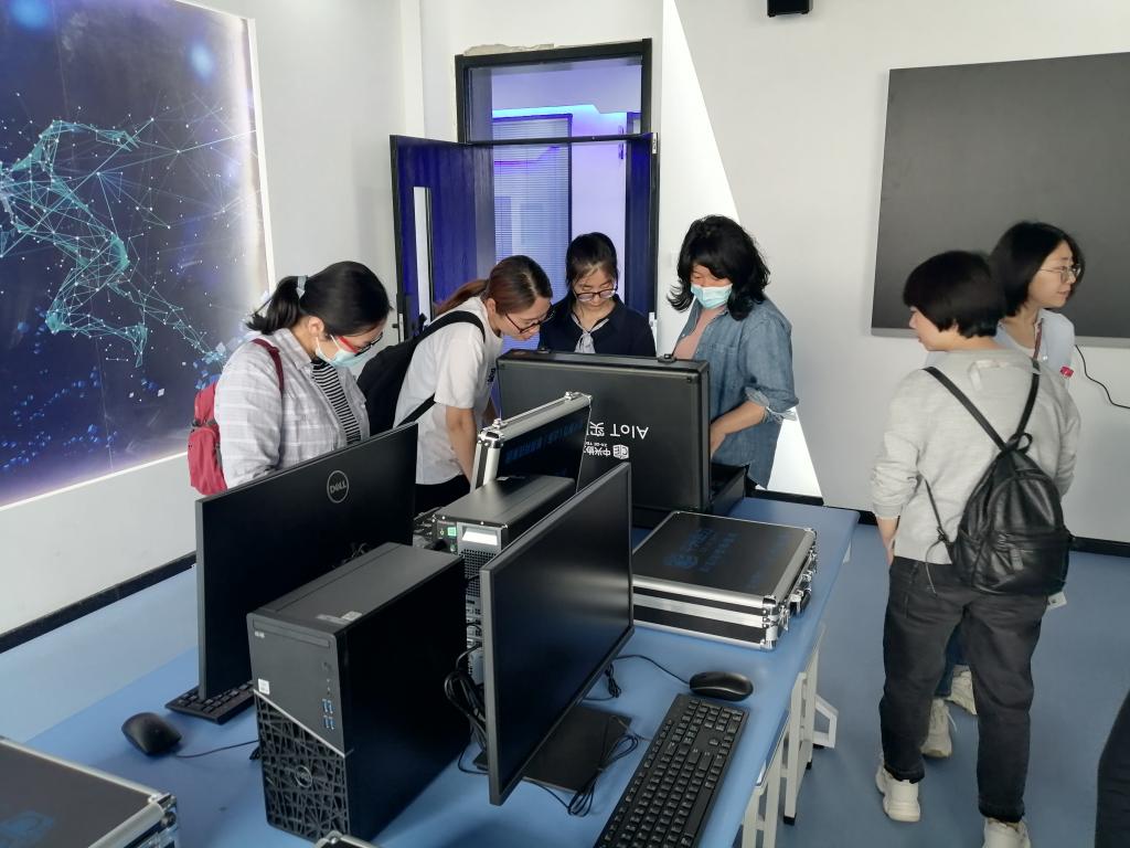 深化产教融合，共探AI赋能——学院领导带队赴中兴协力(山东)集团调研并参观首届职业教育博览会